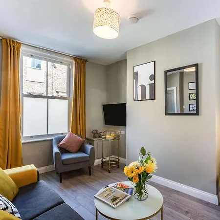 2 Bed In 87306 York